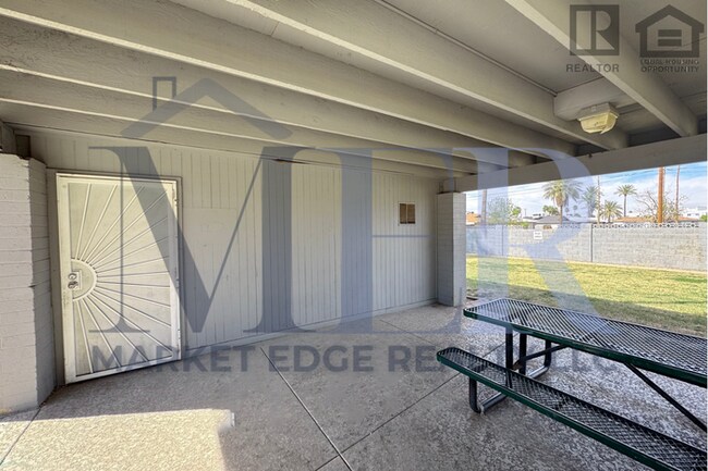 Building Photo - 2Bed/1.5Bath Ground Floor Townhouse at Glendale Ave/27th Ave! Ready for Immediate Move-In! -- GAR...