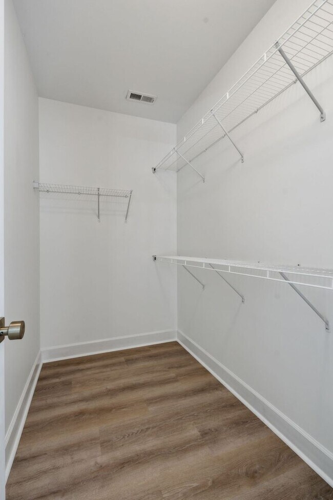 Building Photo - 4846 Bevendean Dr