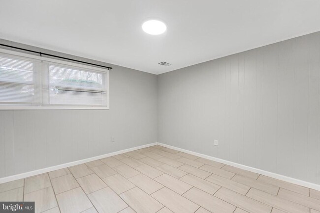 Building Photo - 4111 Landgreen St