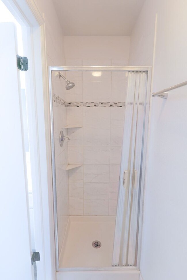 Building Photo - 3 BED CONDO,  WATER INCLUDED IN RENT