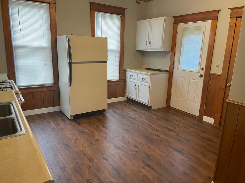 Building Photo - 1721 W 16th St