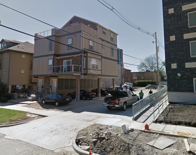Primary Photo - 305 S 5th St