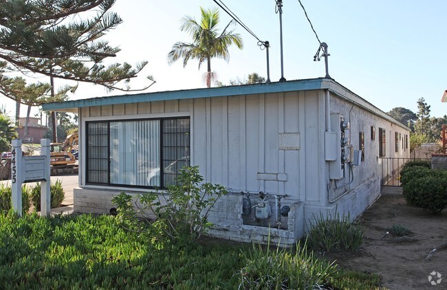 Building Photo - 4455 Valeta St