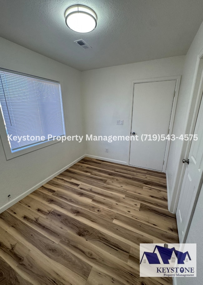 Building Photo - Fully Renovated Home 5 bedrooms/2 Bathrooms $1550/$1550