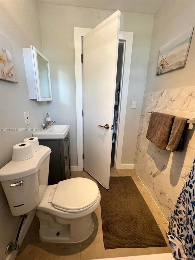 Building Photo - 2932 NW 16th Ave