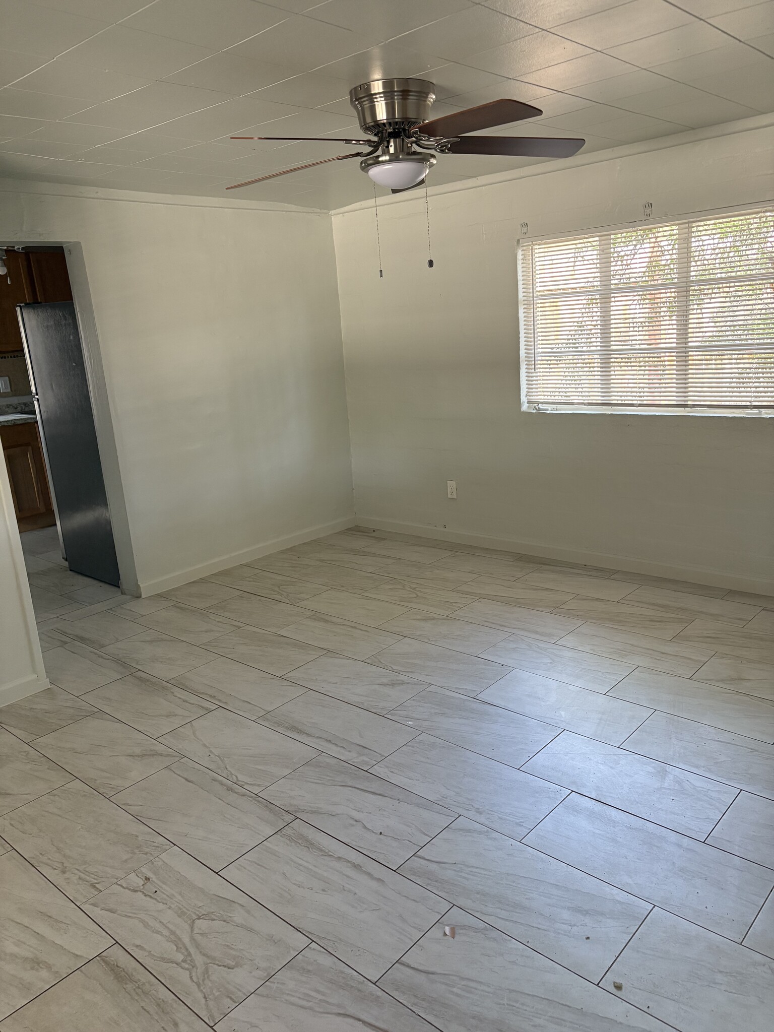 Building Photo - 250 S Grand Dr