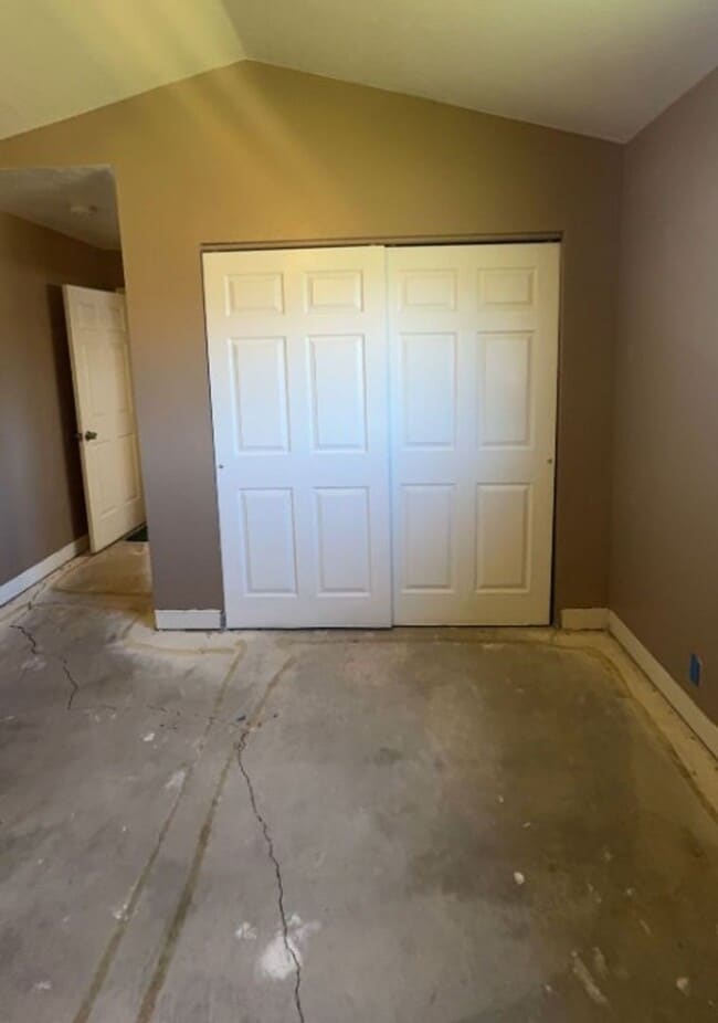 Building Photo - 585 S 225 W