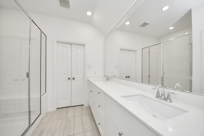 Building Photo - 30327 Tall Fescue Dr