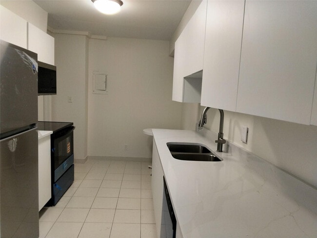 Building Photo - 1200 Hibiscus Ave