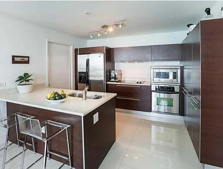 Open kitchen. - 1900 N Bayshore Dr