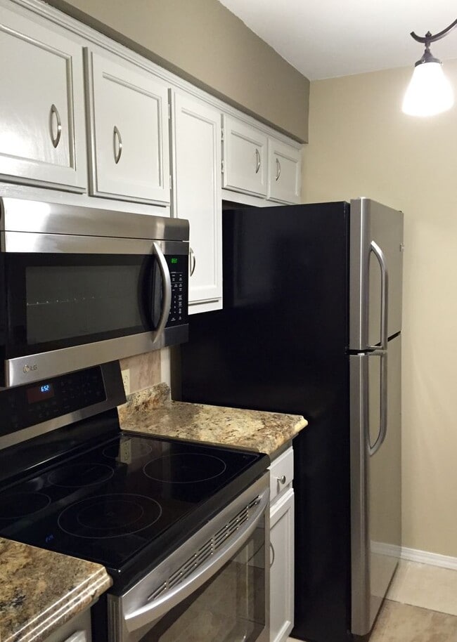 Building Photo - Darling Gathering Place Brookside Townhouse - Gated Community - 1 bedroom 1.5 bath, Small Fenced ...