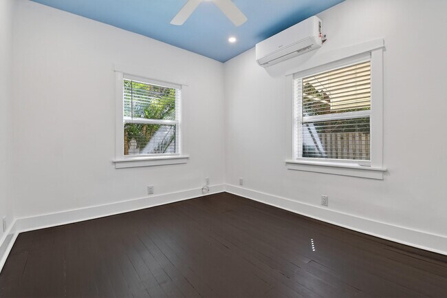 Building Photo - 208 S K St