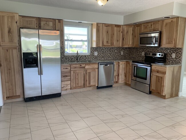 Building Photo - Beautifully Renovated Canal Home