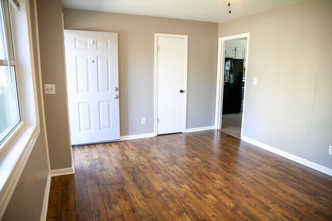 Building Photo - 24 Barclay Dr