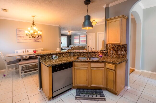 Building Photo - 10 Delphinium Pl