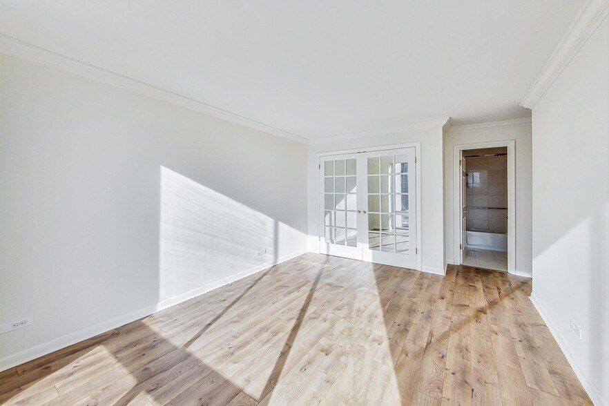 Building Photo - 1516 N State Pky