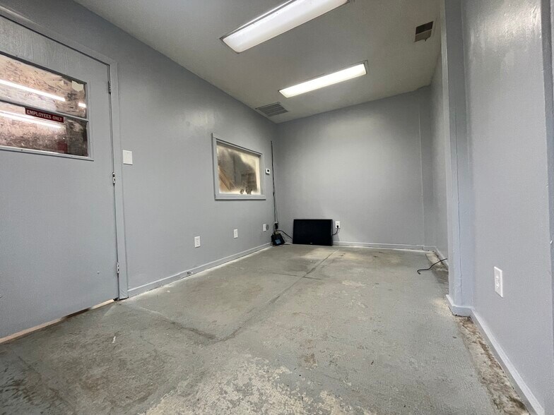 Building Photo - 107 W Sacra Via St