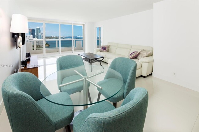 Primary Photo - 1717 N Bayshore Dr