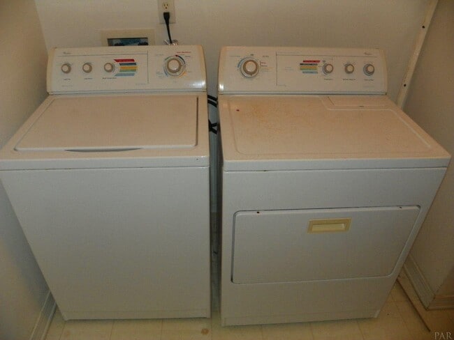 Building Photo - 3992 Holleyberry Ln