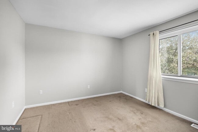 Building Photo - 13 Hopewell Ln