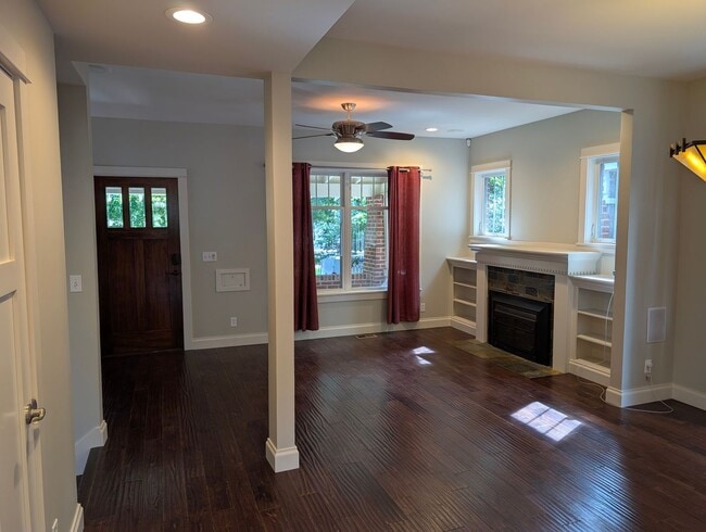 Building Photo - Beautiful 3 Bedroom House right across fro...