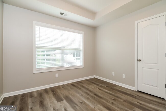 Building Photo - 1021 Bluecoat Cir
