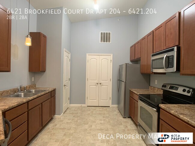 Building Photo - 2 Bedroom Condo