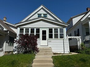 Building Photo - West Allis 3 bedroom house.