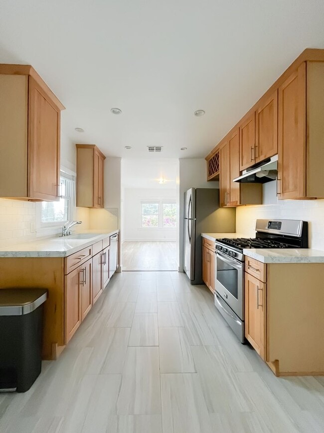 Building Photo - Unbelievable Stand-Alone 2-Bedroom House in Prime West Hollywood Hills