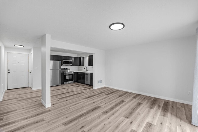 Building Photo - Newly Remodeled Mission Park Apartment!