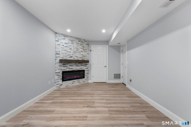 Building Photo - 133 Peddlers Dr