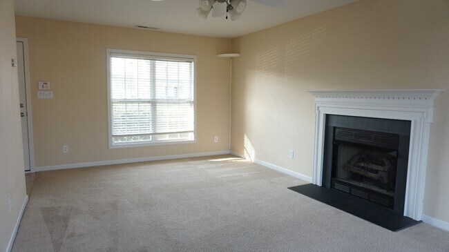 Building Photo - 197 Bennington Dr
