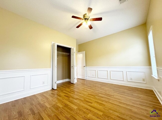 Building Photo - 701 Victoria Cir