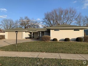 Building Photo - Duplex in Northwest Peoria
