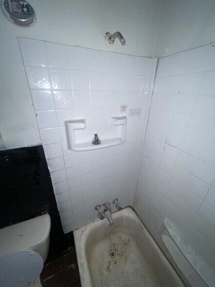 Building Photo - 9145 Loganberry Ln