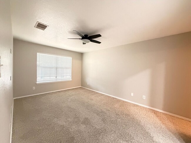 Building Photo - CUTE ONE STORY - 3 BEDROOM / 2 BATH HOME WITH EASY ACCESS TO RANDOLPH AFB & FORUM SHOPPING -- SCH...