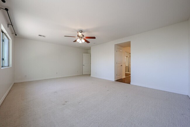 Building Photo - 2744 E Donato Dr