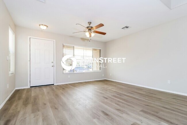 Building Photo - 3 Bedroom Pet-Friendly Home in Phoenix, AZ with Main Street Renewal