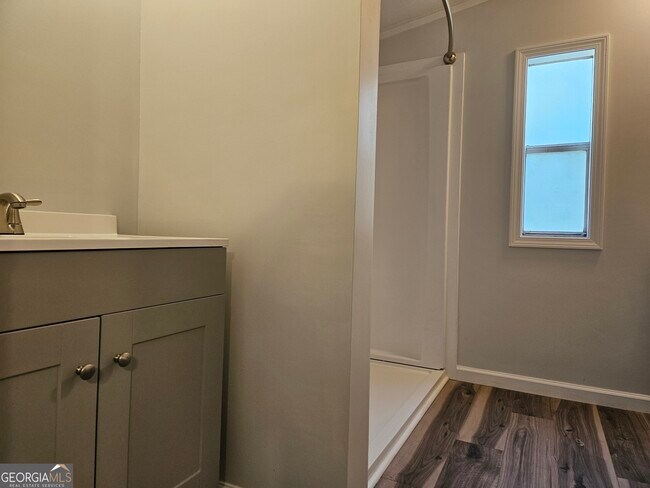 Building Photo - 150 Back St