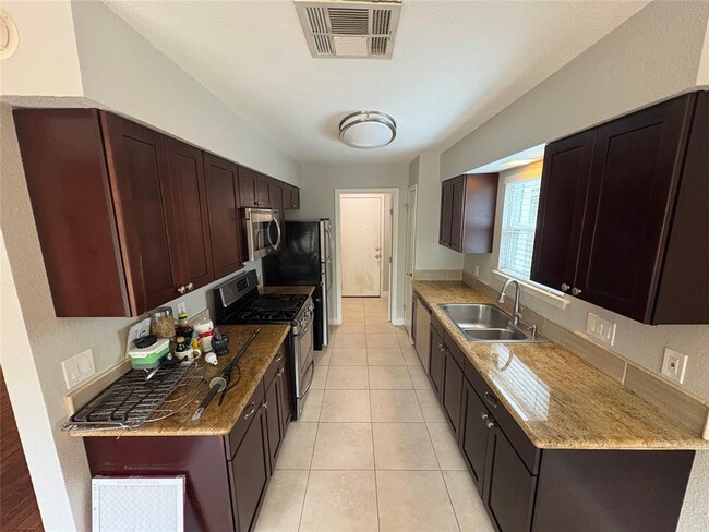 Building Photo - 10106 Missel Thrush Dr