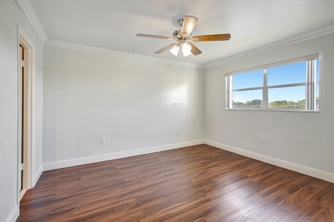 Building Photo - 8225 Sunrise Lakes Dr N