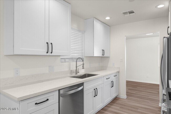 Building Photo - 2623 N 74th Pl