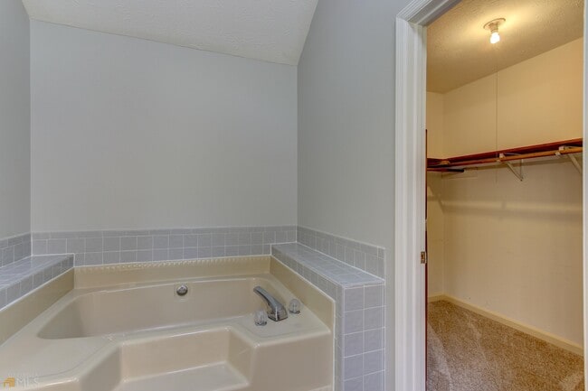 Building Photo - 180 Fairfield Cir