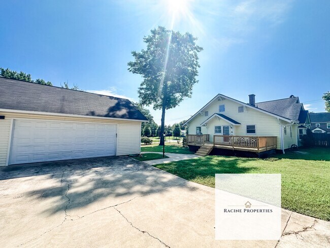 Building Photo - 250 State Rd S-42-50