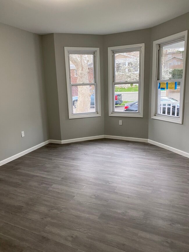 Building Photo - 48 Entwistle Ave