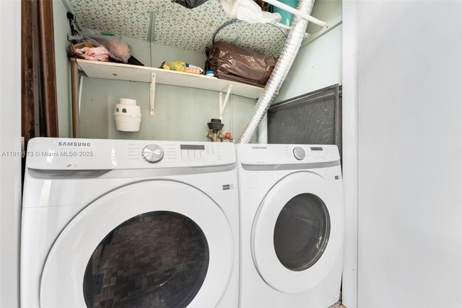 Building Photo - 14415 N Kendall Dr