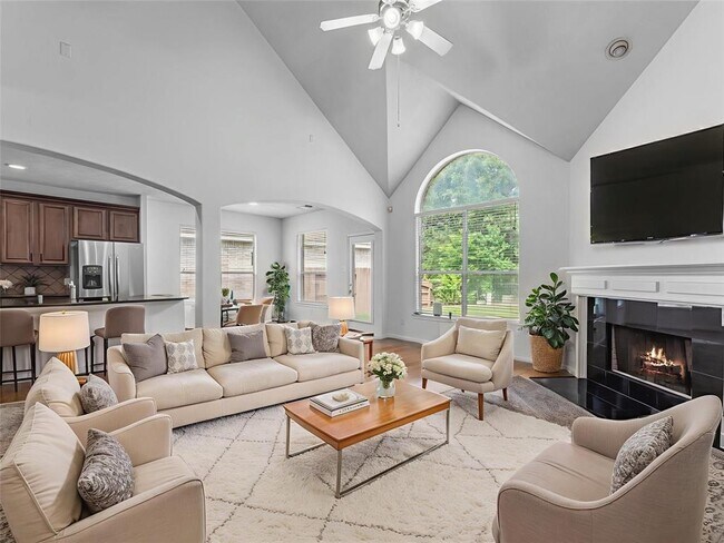 Building Photo - 25553 Oakhurst Forest Dr