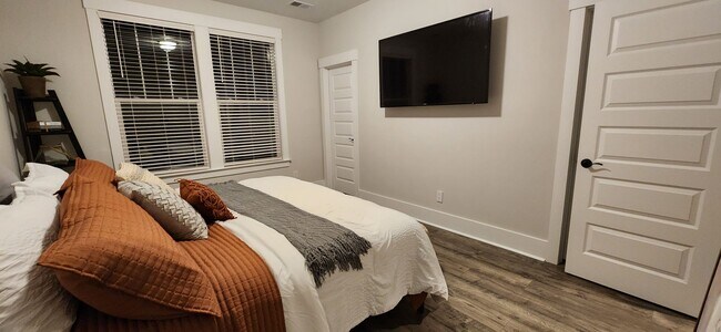 Building Photo - Serene Lowcountry Pondside Home!