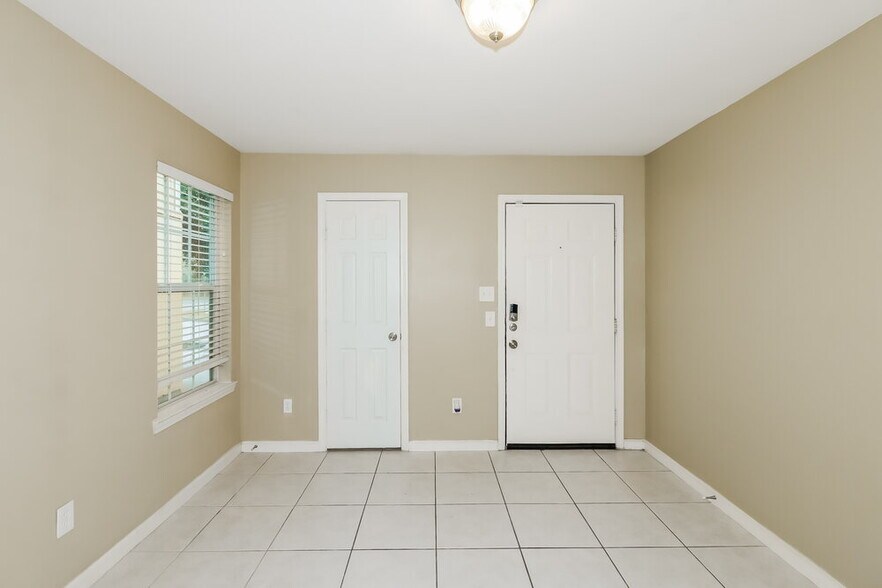 Building Photo - 4959 S Cancun