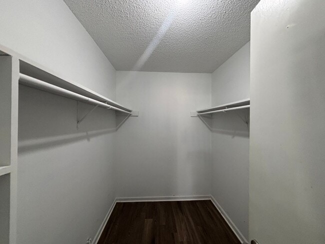 Building Photo - 5756 Crievewood Dr